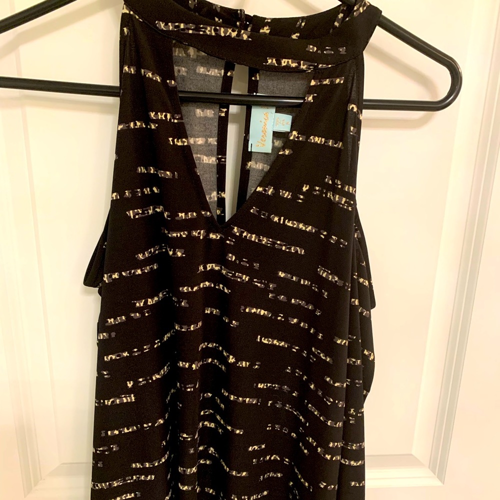 Veronica size small cold shoulder top